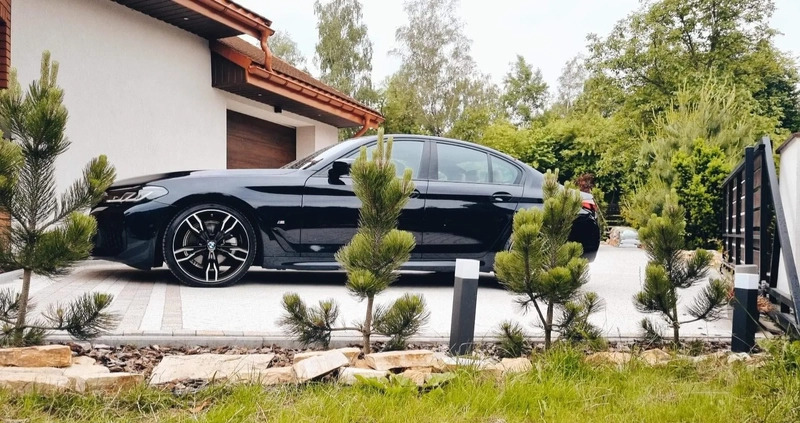 BMW Seria 5 cena 194900 przebieg: 110000, rok produkcji 2021 z Kraków małe 211
